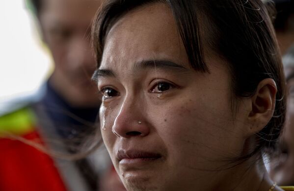 Родственница пропавшего без вести после массовой стрельбы в торговом центре Terminal 21 в Таиланде - Sputnik Молдова
