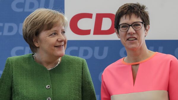 Annegret Kramp-Karrenbauer und Angela Merkel // AP Photo, Markus Schreiber  - Sputnik Moldova-România