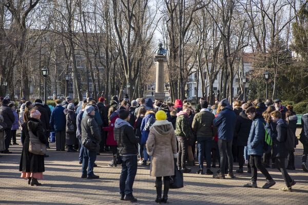 Возложение цветов к памятнику А.С.Пушкина в Кишиневе в День его памяти - Sputnik Молдова