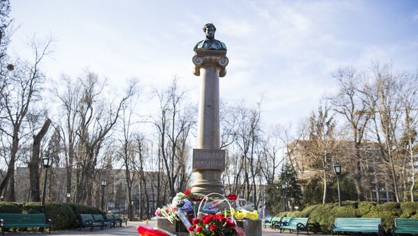 Возложение цветов к памятнику А.С.Пушкина в Кишиневе в День его памяти - Sputnik Moldova