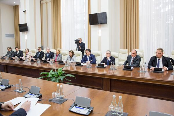 Premierul s-a întâlnit cu ambasadorii statelor UE: Despre ce au discutat oficialii Premierul s-a întâlnit cu ambasadorii statelor UE: Despre ce au discutat oficialii - Sputnik Moldova