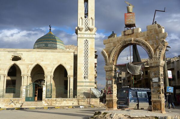 Поврежденная мечеть в городе Мааррат-эн-Нууман в Сирии - Sputnik Moldova-România