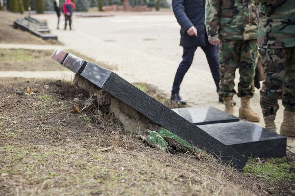 Плач мемориала Вечность в Кишиневе: как будут решать проблемы комплекса Плач мемориала Вечность в Кишиневе: как будут решать проблемы комплекса - Sputnik Молдова