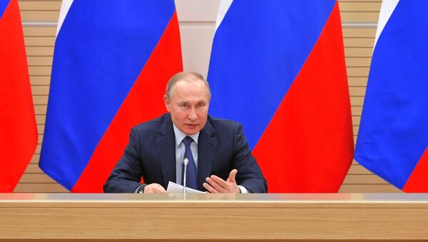 Президент РФ В. Путин встретился с рабочей группой по подготовке поправок в Конституцию - Sputnik Молдова