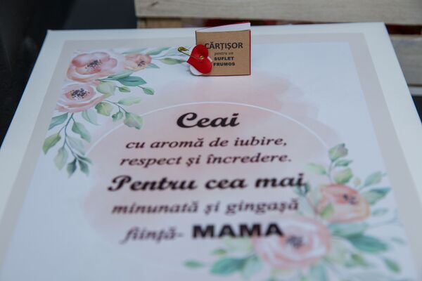 Un accesoriu mereu la modă: Cum iau naștere mărțișoarele handmade ale Inesei Munteanu Un accesoriu mereu la modă: Cum iau naștere mărțișoarele handmade ale Inesei Munteanu - Sputnik Moldova