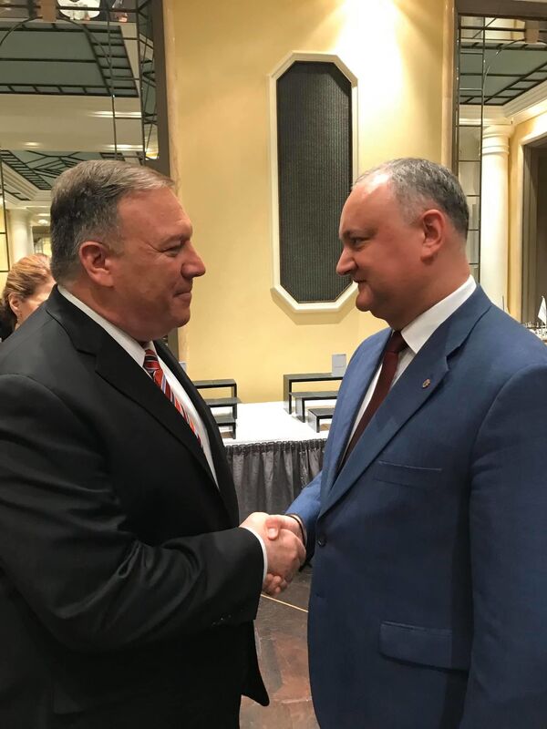 Igor Dodon i-a mulțumit lui Mike Pompeo pentru interdicția aplicată lui Vlad Plahotniuc Igor Dodon i-a mulțumit lui Mike Pompeo pentru interdicția aplicată lui Vlad Plahotniuc - Sputnik Moldova