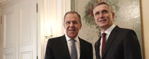 Министр иностранных дел РФ Сергей Лавров и генеральный секретарь НАТО Йенс Столтенберг  во время встречи в Мюнхене. - Sputnik Moldova