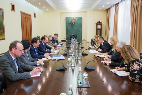 Кику встретился с представителем Европейского союза Люком Девинем Кику встретился с представителем Европейского союза Люком Девинем - Sputnik Молдова