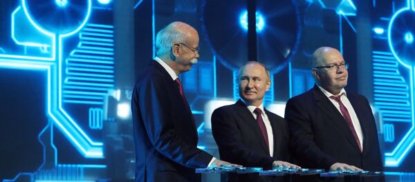Президент РФ В. Путин принял участие в церемонии открытия завода по сборке автомобилей Мерседес-Бенц в Московской области - Sputnik Молдова