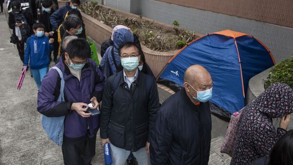 Очередь за защитными масками на одной из улиц в Гонконге. - Sputnik Молдова