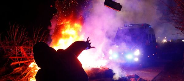 Confruntare dintre protestatari și poliție, în regiunea Poltava, unde au ajuns ucrainenii evacuați din China - Sputnik Moldova-România