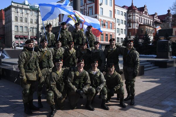 Морские пехотинцы во время праздничных мероприятий в честь Дня защитника отечества во Владивостоке - Sputnik Молдова