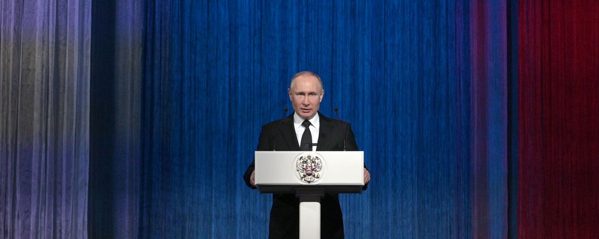 Президент РФ В. Путин посетил концерт, посвященный Дню защитника Отечества - Sputnik Moldova-România, 1920, 23.02.2020