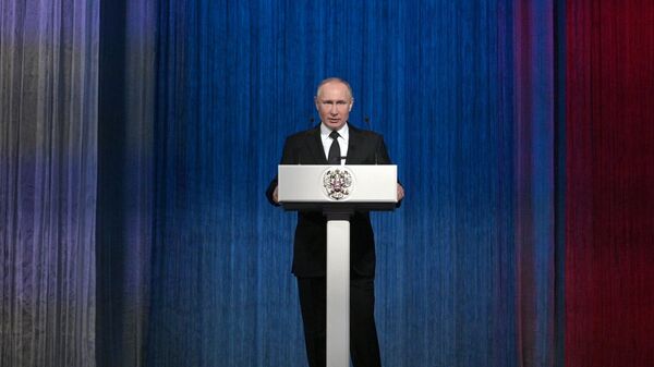 Президент РФ В. Путин посетил концерт, посвященный Дню защитника Отечества - Sputnik Moldova-România