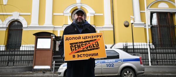 Одиночные пикеты у посольства Эстонии в Москве - Sputnik Молдова