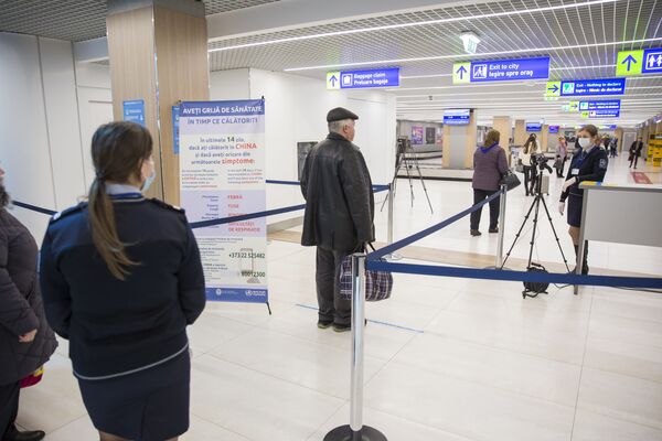 Повышенные меры безопасности: как в Международном аэропорту Кишинева проверяют пассажиров - Sputnik Молдова
