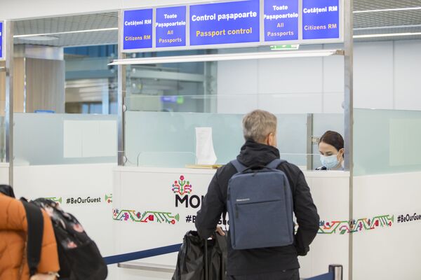 Повышенные меры безопасности: как в Международном аэропорту Кишинева проверяют пассажиров - Sputnik Moldova