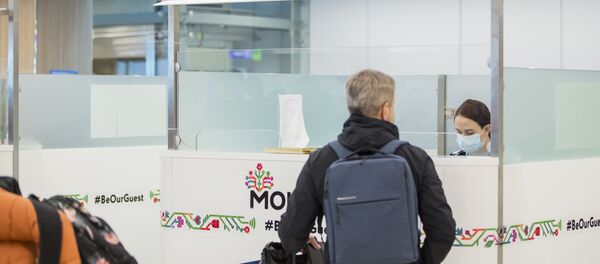 Повышенные меры безопасности: как в Международном аэропорту Кишинева проверяют пассажиров Повышенные меры безопасности: как в Международном аэропорту Кишинева проверяют пассажиров - Sputnik Молдова