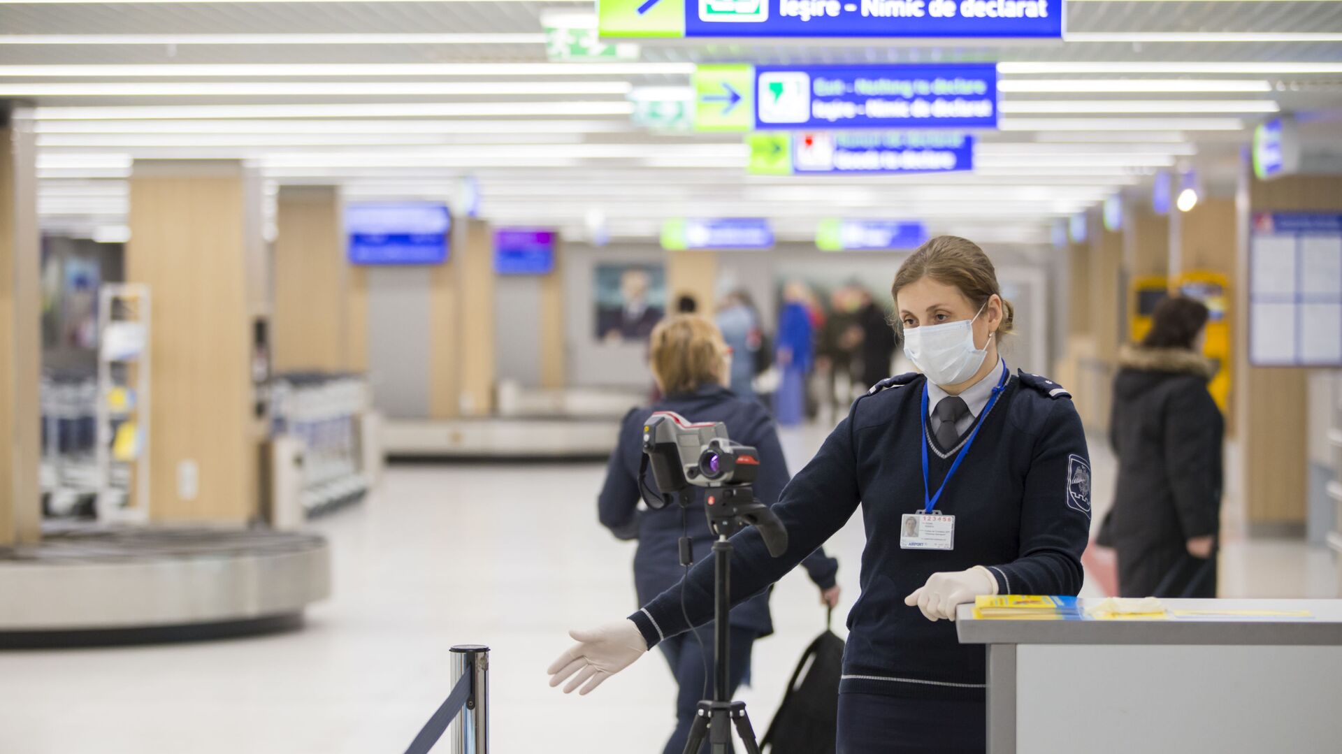 Повышенные меры безопасности: как в Международном аэропорту Кишинева проверяют пассажиров - Sputnik Moldova, 1920, 22.12.2021