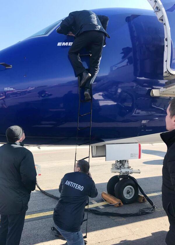 Situație de criză în avion: SIS și „Air Moldova” și-au testat reacția – Foto Situație de criză în avion: SIS și „Air Moldova” și-au testat reacția – Foto - Sputnik Moldova