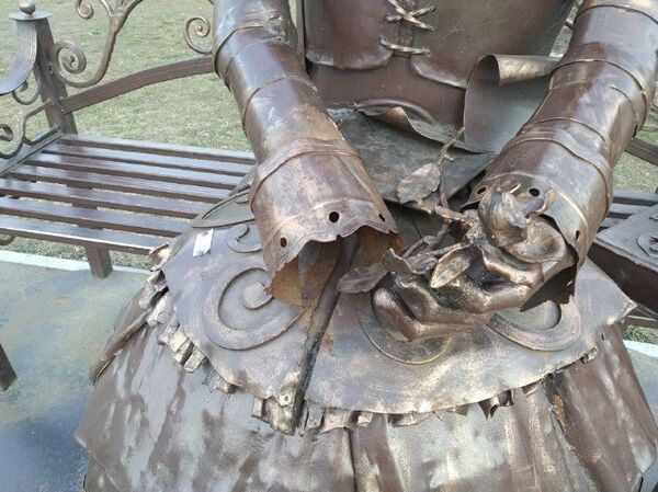 Диагноз - неизлечимый вандализм: в Кишиневе изуродована еще одна скульптура Диагноз - неизлечимый вандализм: в Кишиневе изуродована еще одна скульптура - Sputnik Молдова