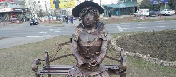 В столичном секторе Чеканы вандалы изуродовали еще одну парковую скульптуру – на этот раз пропала металлическая рука. - Sputnik Молдова