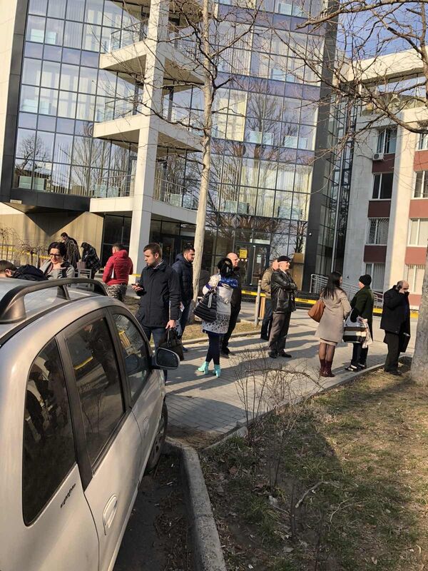 Alertă cu bombă la Curtea de Apel Chișinău: Toată lumea evacuată - Foto Alertă cu bombă la Curtea de Apel Chișinău: Toată lumea evacuată - Foto - Sputnik Moldova