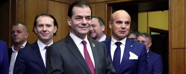 Declarații de presă susținute de premierul desemnat, Florin Cîțu, și de premierul interimar, Ludovic Orban, la Palatul Victoria - Sputnik Moldova-România