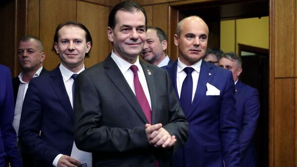 Declarații de presă susținute de premierul desemnat, Florin Cîțu, și de premierul interimar, Ludovic Orban, la Palatul Victoria - Sputnik Moldova-România