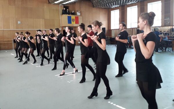 Repetiții Ansamblul de Dansuri Populare Joc - Sputnik Moldova