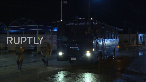 Греция: подкрепление сил безопасности прибывает после попытки беженцев прорваться из Турции - Sputnik Молдова