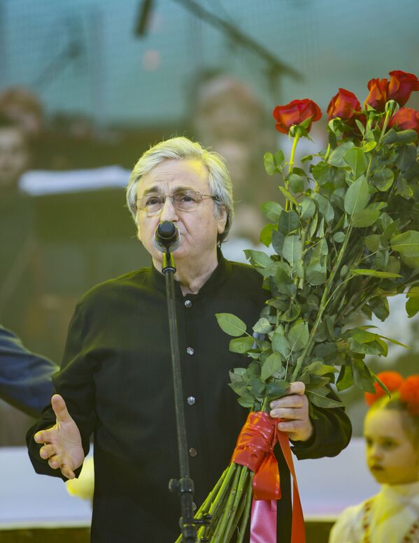 Dirijorul Gheorghe Mustea, omagiat la cei 50 de ani de activitate artistică - Sputnik Moldova