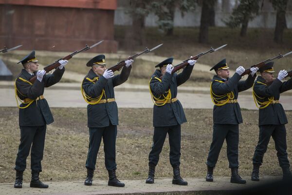 La Complexul memorial ”Eternitate” a avut loc o ceremonie de comemorare a eroilor căzuți în Războiul de la Nistru - Sputnik Moldova
