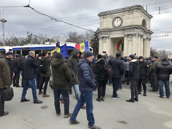 Протест у здания правительства Молдовы: что происходит в центре Кишинева Протест у здания правительства Молдовы: что происходит в центре Кишинева - Sputnik Молдова