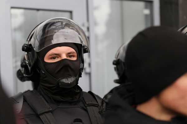 Protest în fața Guvernului: Manifestanții au spart o ușă la Executiv - Sputnik Moldova