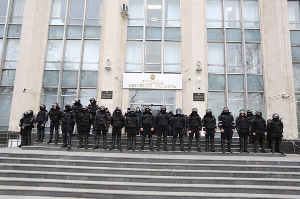 Протест у здания правительства Молдовы: что происходит в центре Кишинева Протест у здания правительства Молдовы: что происходит в центре Кишинева - Sputnik Молдова