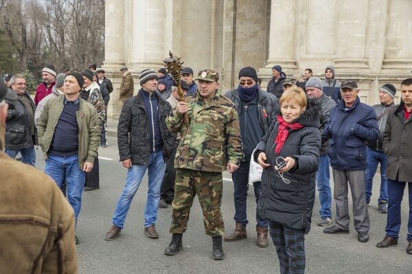 Буздуган, битое стекло и политика — в Кишиневе прошел митинг комбатантов Буздуган, битое стекло и политика — в Кишиневе прошел митинг комбатантов - Sputnik Молдова