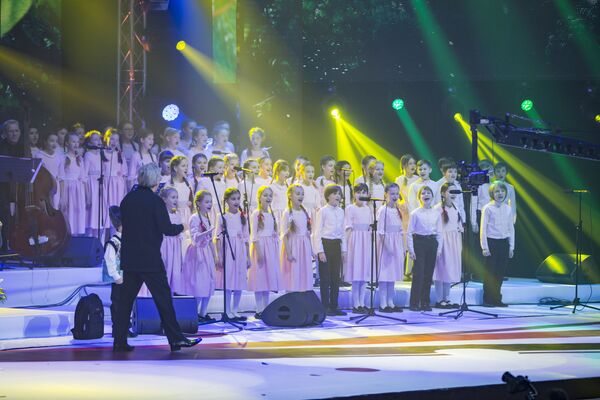 Evoluția colectivelor artistice la Festivalului Internațional de Muzică ”Mărțișor” - Sputnik Moldova-România