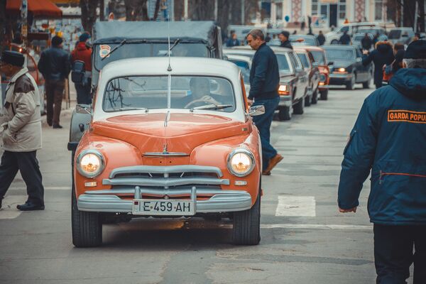 Сюрпризом для всех стал показ ретро-автомобилей. - Sputnik Молдова
