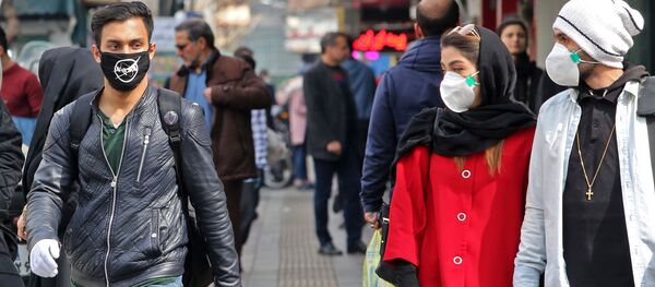 Мужична в маске с изображением логотипа НАСА в Тегеране Мужична в маске с изображением логотипа НАСА в Тегеране - Sputnik Moldova-România