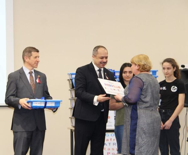 Более сорока учебных заведений теперь идут в ногу с роботами  - Sputnik Молдова