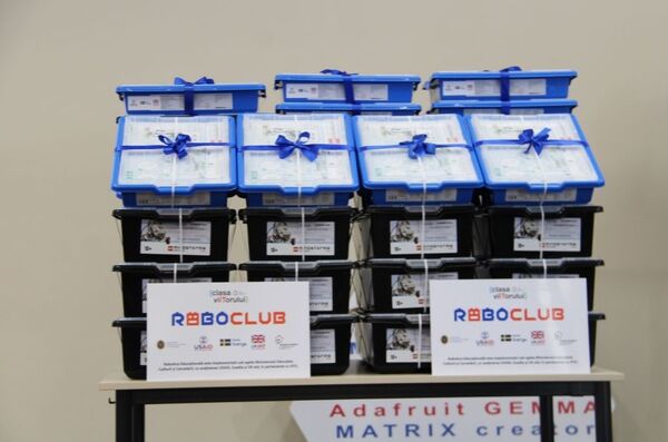 Более сорока учебных заведений теперь идут в ногу с роботами  - Sputnik Молдова