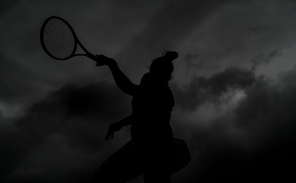 Сара Соррибес Тормо в матче женского одиночного разряда Открытого чемпионата Франции по теннису против Элисон ван Эйтванк - Sputnik Молдова