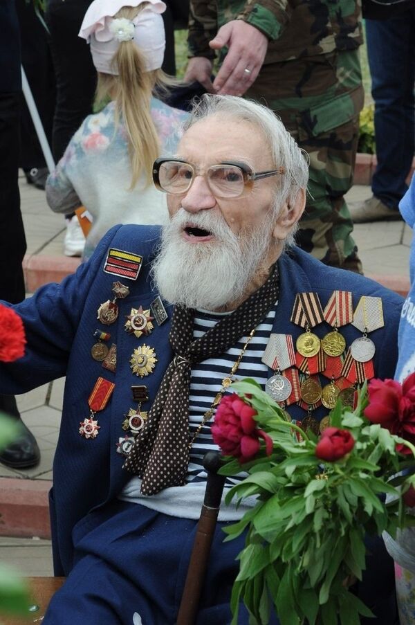 Сто лет в строю: ветеран-легенда не сдается и ждет 75-летия Победы - Sputnik Молдова