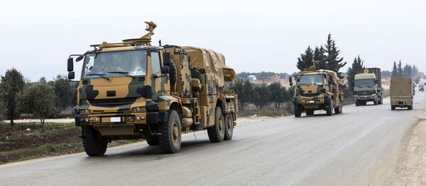 Турецкий военный конвой едет в провинцию Идлиб - Sputnik Moldova-România