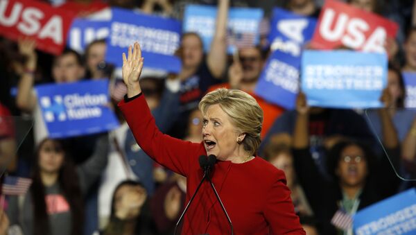 Хиллари Клинтон выступает во время своей предвыборной кампании в 2016 году - Sputnik Молдова