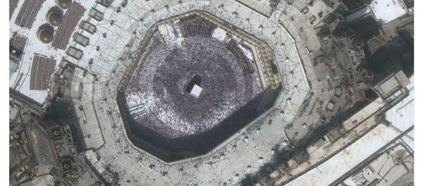 Большая толпа вокруг Каабы у Мечети аль-Харам в священном городе Мекка, Саудовская Аравия, до коронавируса 14 февраля 2020 года и то же место во время коронавируса 3 марта 2020 года Большая толпа вокруг Каабы у Мечети аль-Харам в священном городе Мекка, Саудовская Аравия, до коронавируса 14 февраля 2020 года и то же место во время коронавируса 3 марта 2020 года - Sputnik Молдова