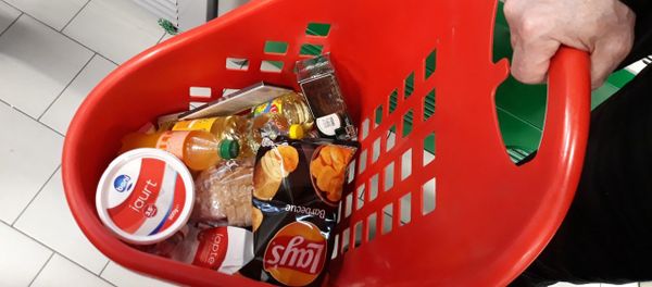 Coronavirus România la hipermarket sau ce ia lumea când se sperie. Coronavirus România la hipermarket sau ce ia lumea când se sperie. - Sputnik Moldova-România