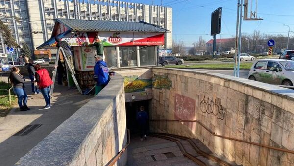 Помещения подземных переходов в Кишиневе начинают освобождать от торговых точек, многие из которых располагались там незаконно. - Sputnik Молдова