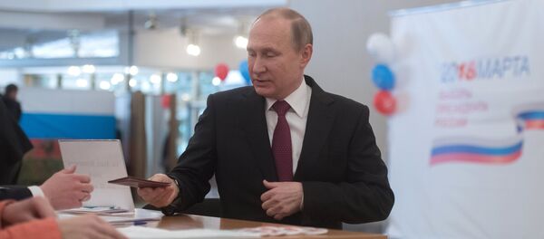 Президент РФ В. Путин принял участие в голосовании на выборах президента РФ - Sputnik Молдова